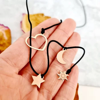 Ezüst Lariat Y Nyaklánc 18K rozé arany bevonattal - 1 Szív és 3 Választott Elem - fekete zsinór