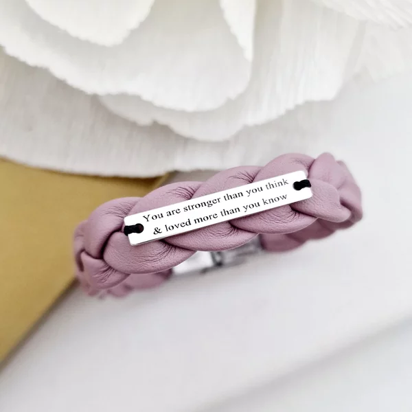 Bratara eleganta cu piele lata impletita - Placuta ingusta dreptunghiulara cu gravura personalizata - Argint 925 - Inchizatoare clips inox