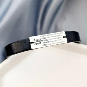 Bratara barbateasca cu piele neagra - Placuta personalizata cu text absolvire- Argint 925 - Inchizatoare neagra inox