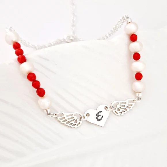 Bratara de picior – Inima cu initiala si aripi de inger – Argint 925 – Model lantisor, perle si coral