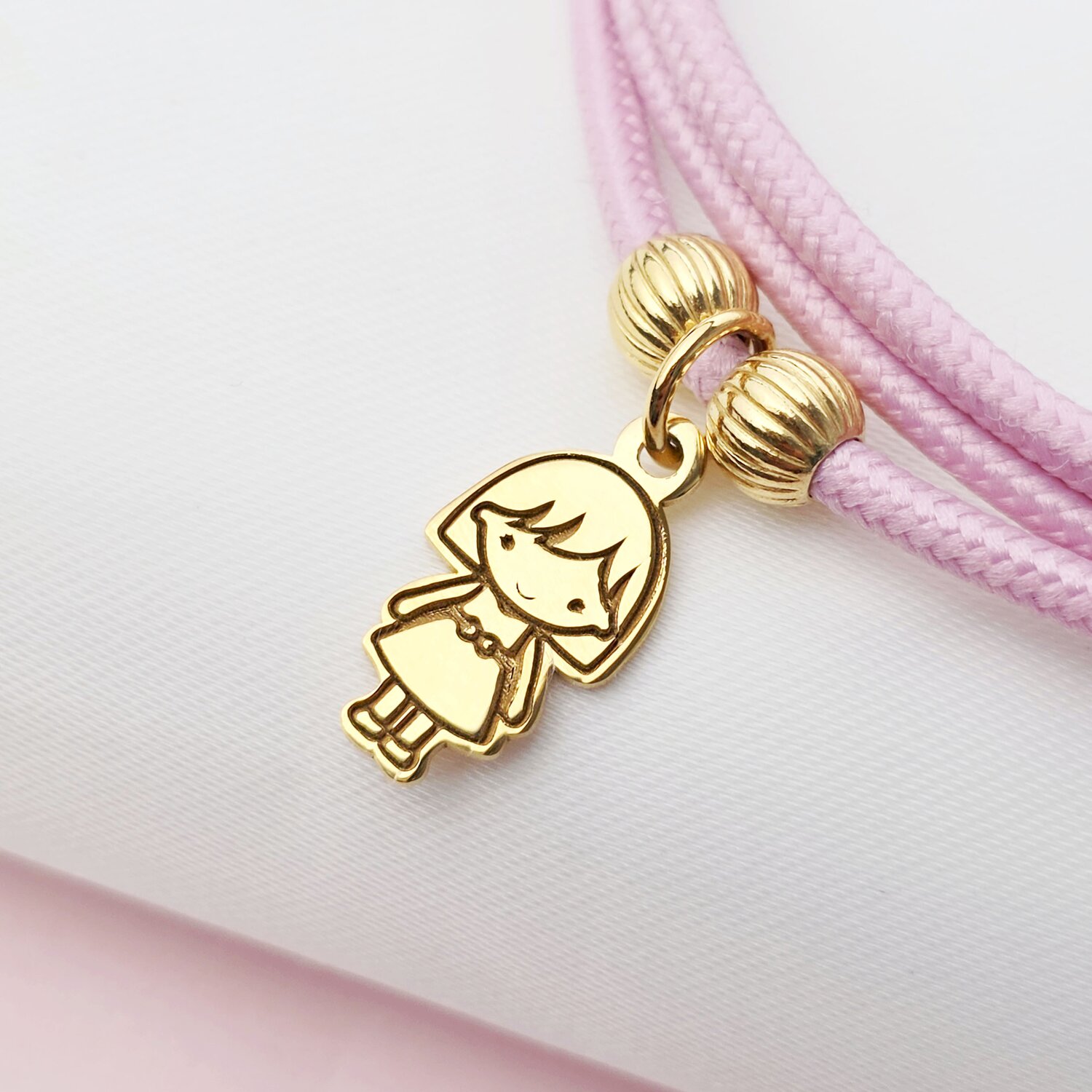 Bratara Magnetica cu Charm Fetita - Argint placat cu Aur Galben 18K