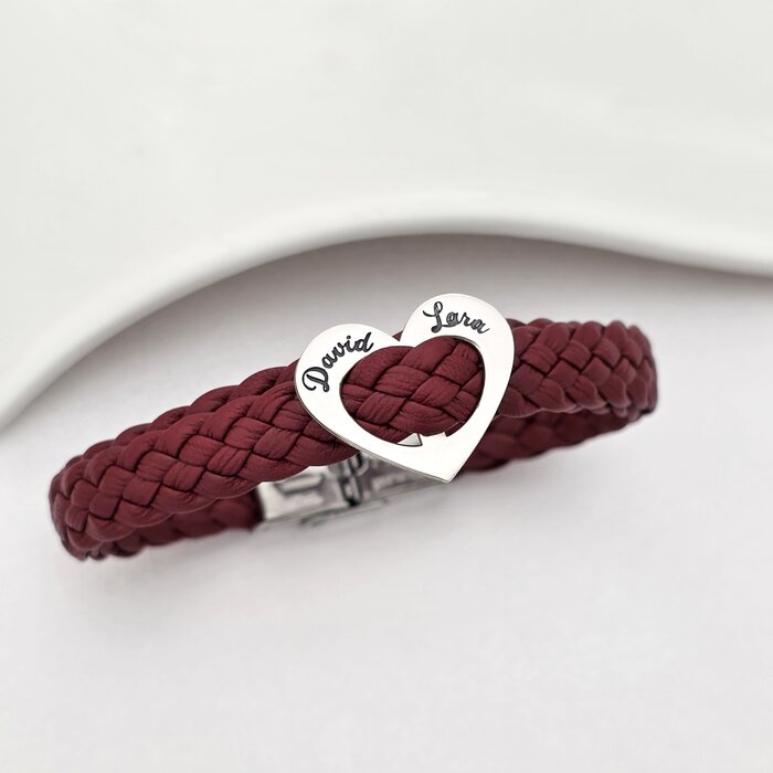Bratara personalizata cu Charm inima si nume gravate - Piele impletita visinie - Argint 925 - Inchizatoare clips din otel inoxidabil