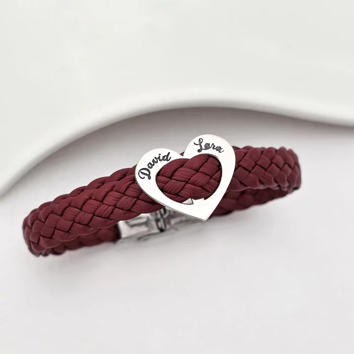 Bratara personalizata cu Charm inima si nume gravate - Piele impletita visinie - Argint 925 - Inchizatoare clips din otel inoxidabil