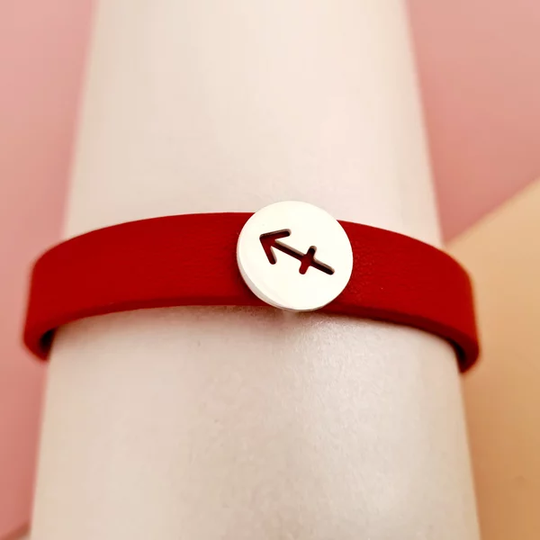 Bratara personalizată  - Pandantiv banut cu simbol zodie decupat - Argint 925 - Curea din piele cu catarama