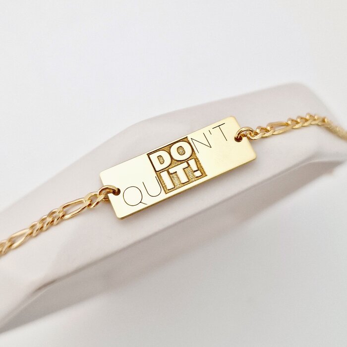 Bratara personalizata - placuta cu text personalizat Don\'t Quit - Argint 925 placat cu Aur Galben 18K - bratara barbati cu lant