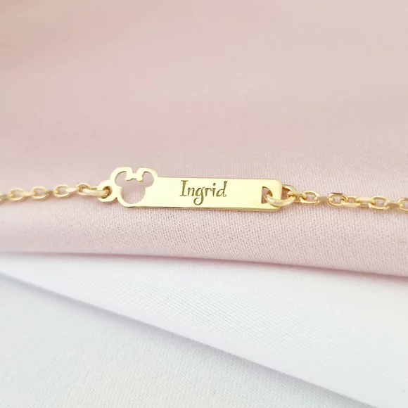 Bratara placuta - Forma soricel cu fundita gravat cu nume personalizat - Argint 925 placat cu Aur Galben 18K - Cu lantisor fata/baiat