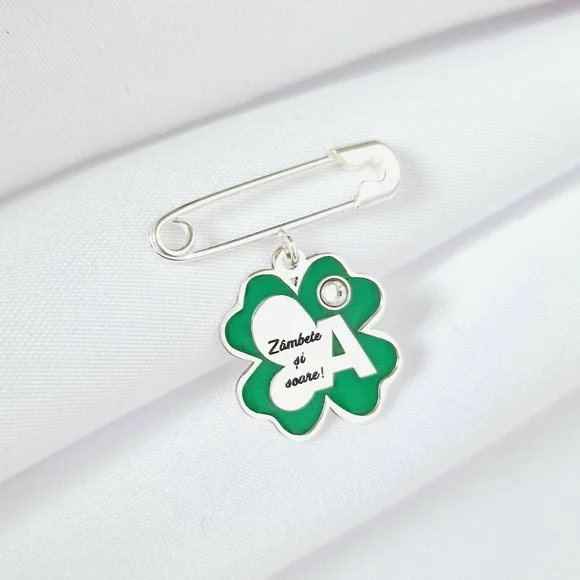 Brosa Ac de siguranta - Trifoi cu Zambete – Initiala personalizata - Argint 925 - Email verde & Cristal Swarovski