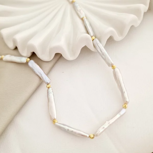 Lantisor cu Perle - Simplitate catifelata - Model sirag de perle stick silver si bilute din Argint 925 placat cu Aur Galben 18K