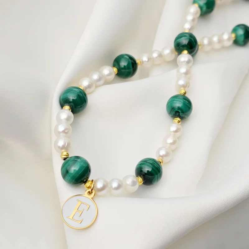 Colier cu Perle & Malachit - Initiala in email alb - Model alternanta eleganta de perle, bilute si malachit - Argint 925 placat cu Aur galben 18K picture - 2