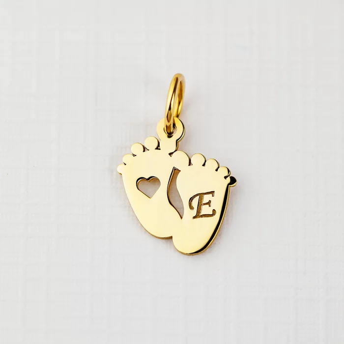 ELM Charm - Picioruse cu initiala - Argint 925 placat cu Aur Galben 18K