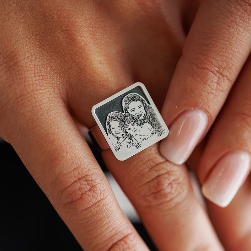 Inel personalizat cu poza - Amintire in patrat - Model fotogravura relief - Argint 925 picture - 3