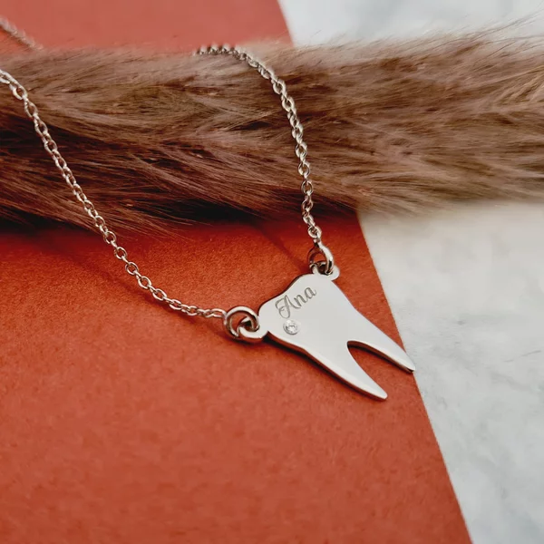 Lantisor cu Diamant Natural - Pandantiv dinte personalizat cu nume  - Argint 925 Rodiat