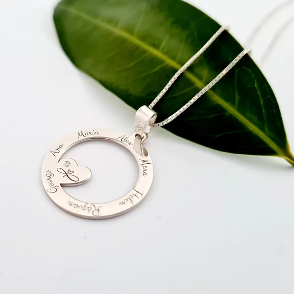 Lantisor personalizat cu Diamant Natural - Pandantiv disc cu nume si simbolul infinit al iubirii -  Argint 925 Rodiat