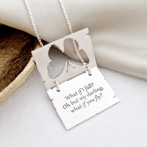 Lantisor cu pandantiv fluture decupat si mesaj ascuns - Argint 925