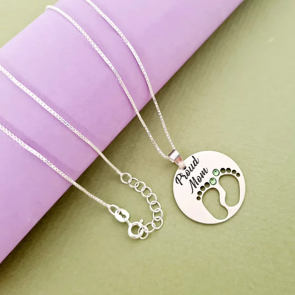 Lantisor cu pandantiv personalizat - Proud mom - Picioruse decupate cu cristale Swarovski - Argint 925