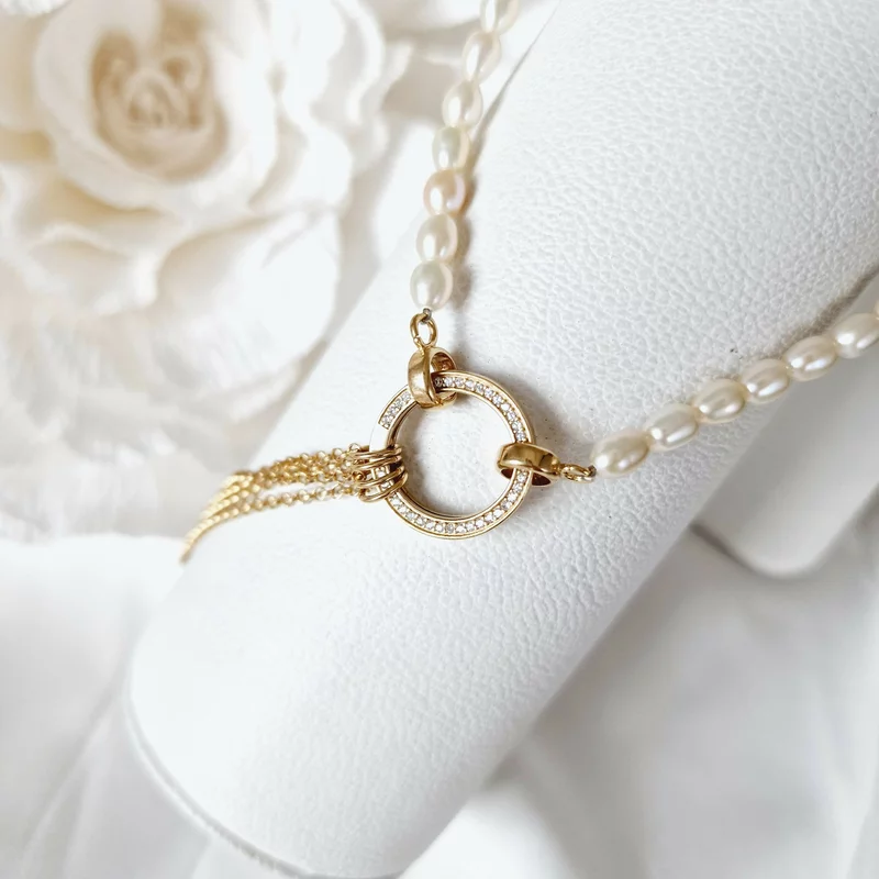 Lantisor cu Perle - Cascada luminata - Model sirag perle rice alb, charm rotund cu Zirconii si 4 lantisoare curgatoare cu pandantive - Argint 925 placat cu Aur Galben 18K picture - 3