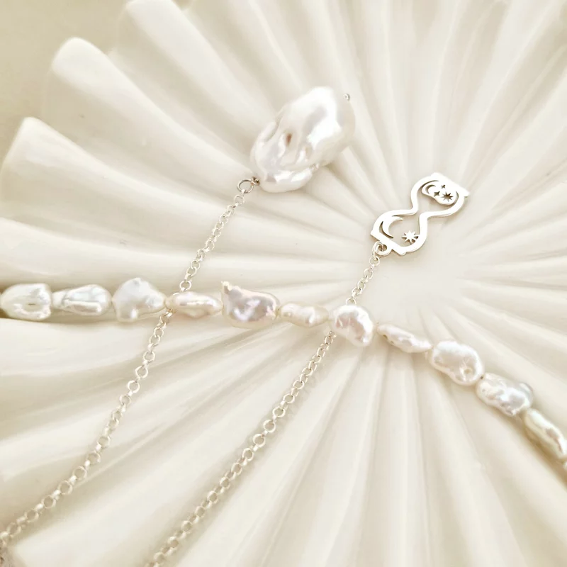 Lantisor cu Perle - Dansul timpului - Combinație cu perle keshi si lant glisant cu o clepsidra si o perla Baroque - Argint 925 picture - 4