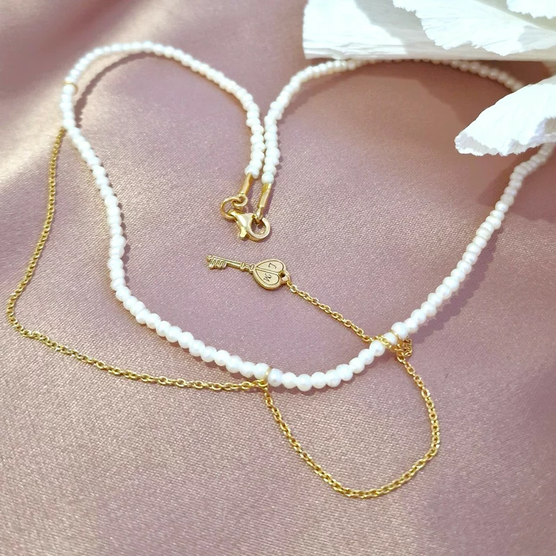 Lantisor cu Perle - Iesirea din labirint - Model sirag perle mici conectate cu un lant si pandantiv cheie - Argint 925 placat cu Aur Galben 18K picture - 7