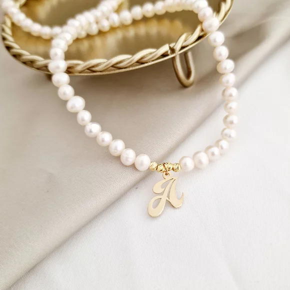 Lantisor cu Perle - Initiala eleganta - Model sirag de perle si si 4 bilute - Argint placat cu Aur Galben 18K