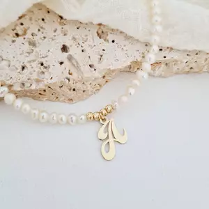 Lantisor cu Perle - Initiala eleganta - Model sirag de perle si 4 bilute - Aur Galben 14K