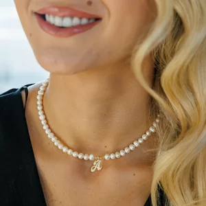 Lantisor cu Perle - Initiala eleganta - Model sirag de perle si 4 bilute - Aur Galben 14K