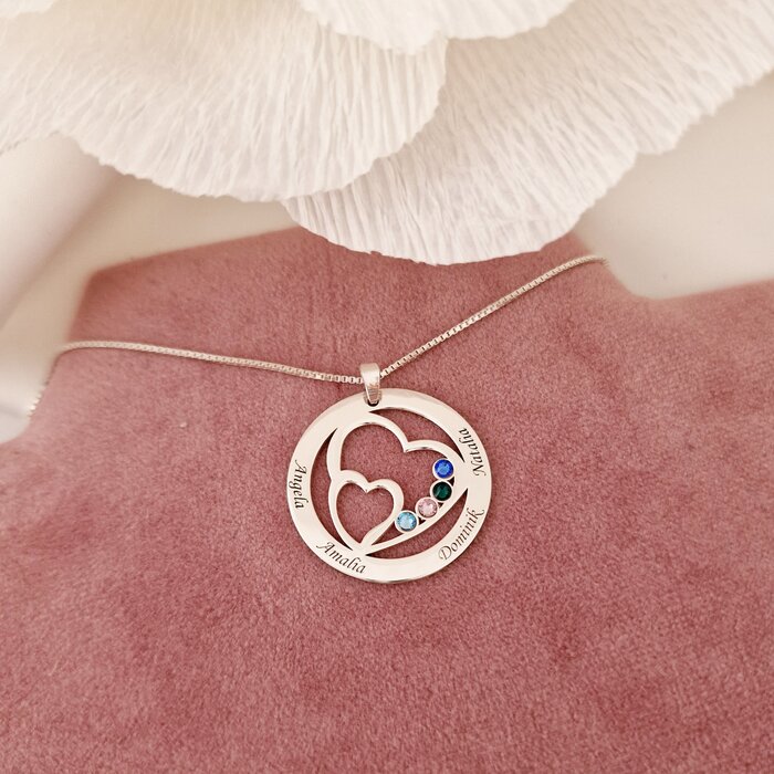 Lantisor familie unita - inimi in disc - 4 nume si cristale swarovski - argint 925