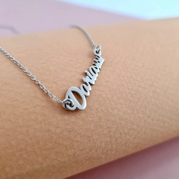 Lantisor personalizat cu nume si simbol coronita la final - Font elegant - Argint 925