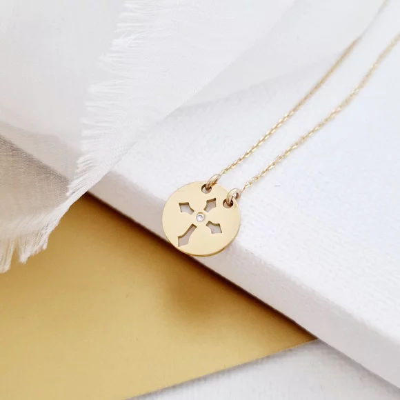 Lantisor personalizat cu Diamant natural - Pandantiv banut cu simbol cruce decupata - Aur Galben 14K