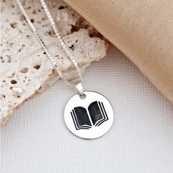 Lantisor personalizat cu simbol materie scoala - Romana - Banut de 15 mm cu lantisor - Argint 925