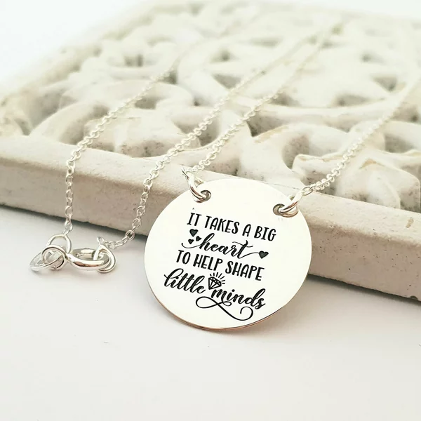 Lantisor personalizat - pandantiv banut 20 mm - Model educatoare/invatatoare - Text engleza - Argint 925