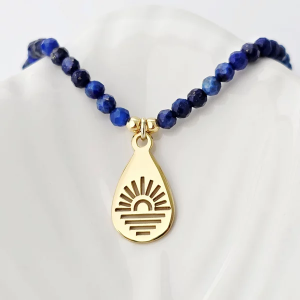 Lantisor Sunrise - Pietre Lapis Lazuli & Pandantiv cu Rasarit de Soare - Argint placat cu Aur Galben 18K