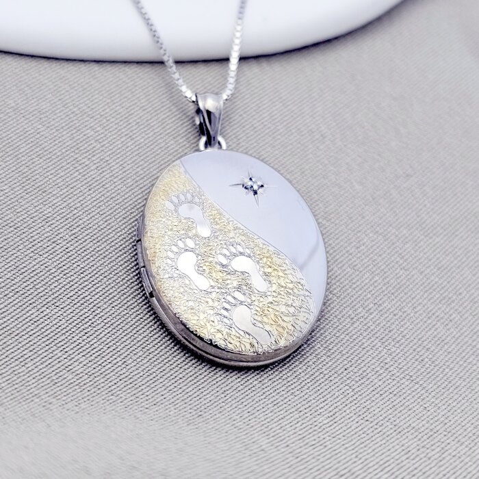 Medalion oval cu poze in interior - Little Footsteps - Argint 925 rodiat & placat cu Aur Galben 18K - Cristal White Zirconia