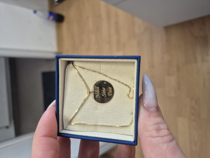 Recenzie Lantisor personalizat cu simbol materie scoala - Desen - Banut de 15 mm cu lantisor - Argint 925 - Cristiana Dragomir