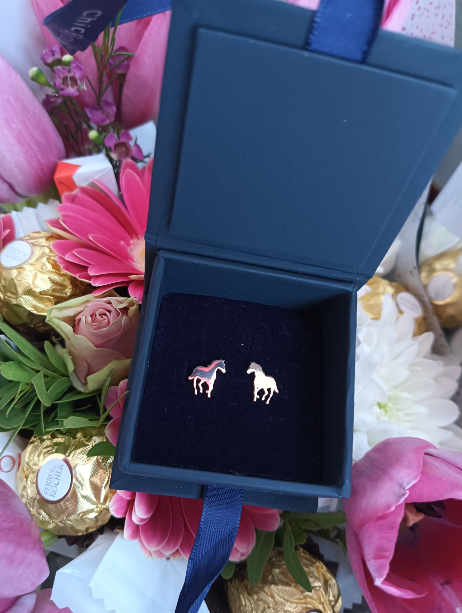 Recenzie Cercei personalizati - Galop de cal - Argint 925 placat cu Aur Roz 18K - Inchidere cu surub -  M. C.