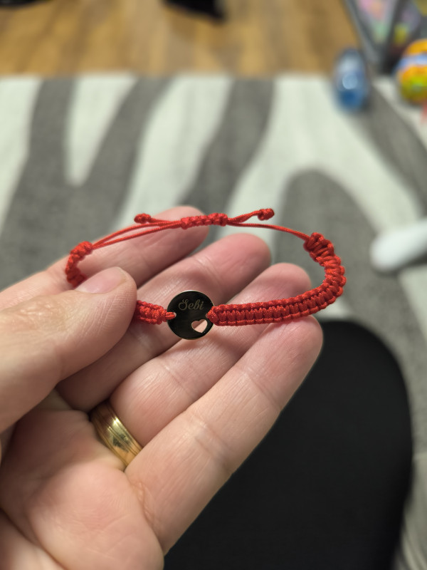 Recenzie Bratara personalizata - Te iubesc - banut cu inima decupata - Aur Galben 9K - 12 mm diametru - snur reglabil - Alina Grosu