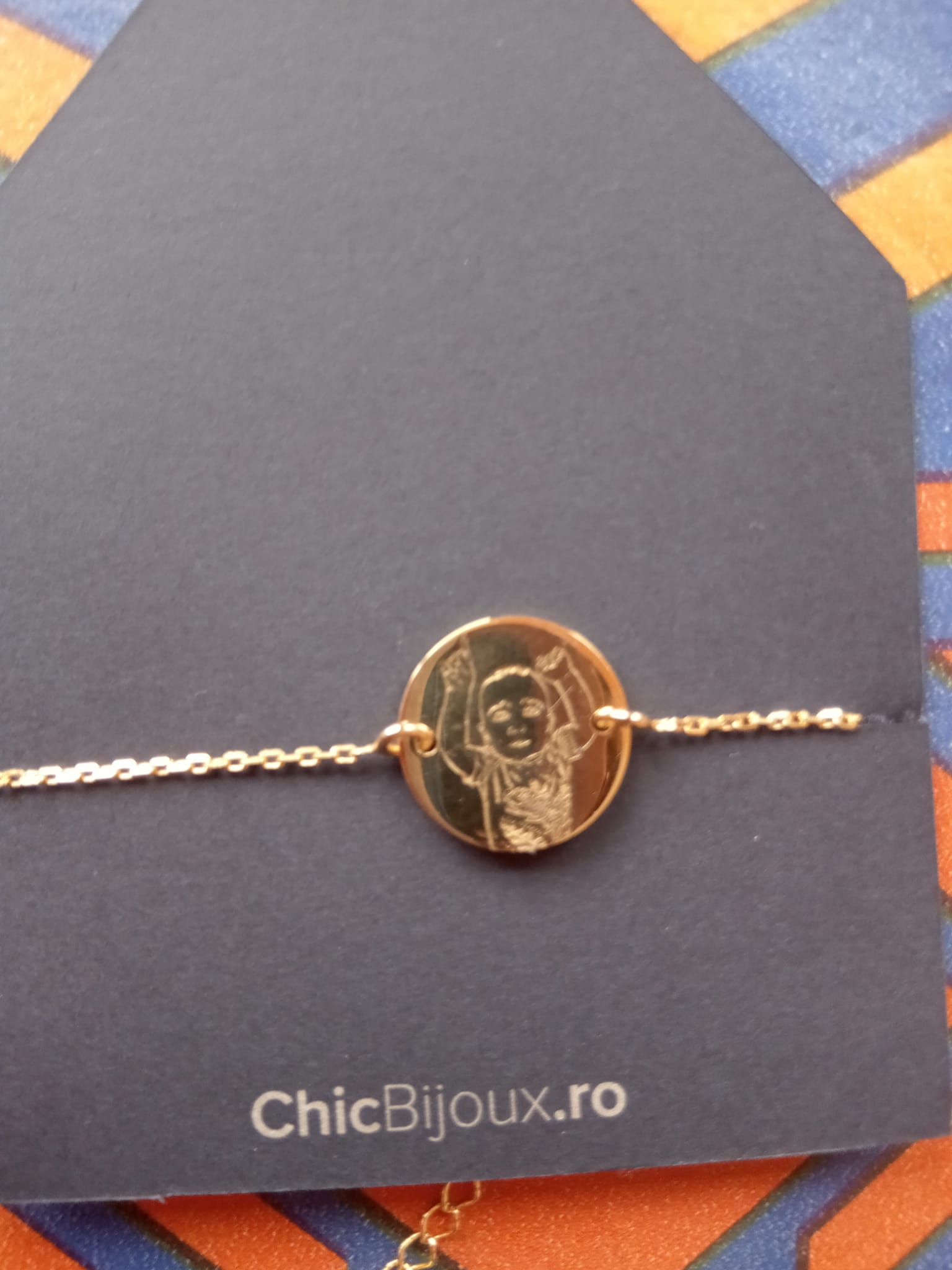 Recenzie Bratara personalizata cu poza - Amintiri clădite - Banut 15 mm cu lantisor - Argint 925 placat cu Aur Galben 18K - Elisabeta N.