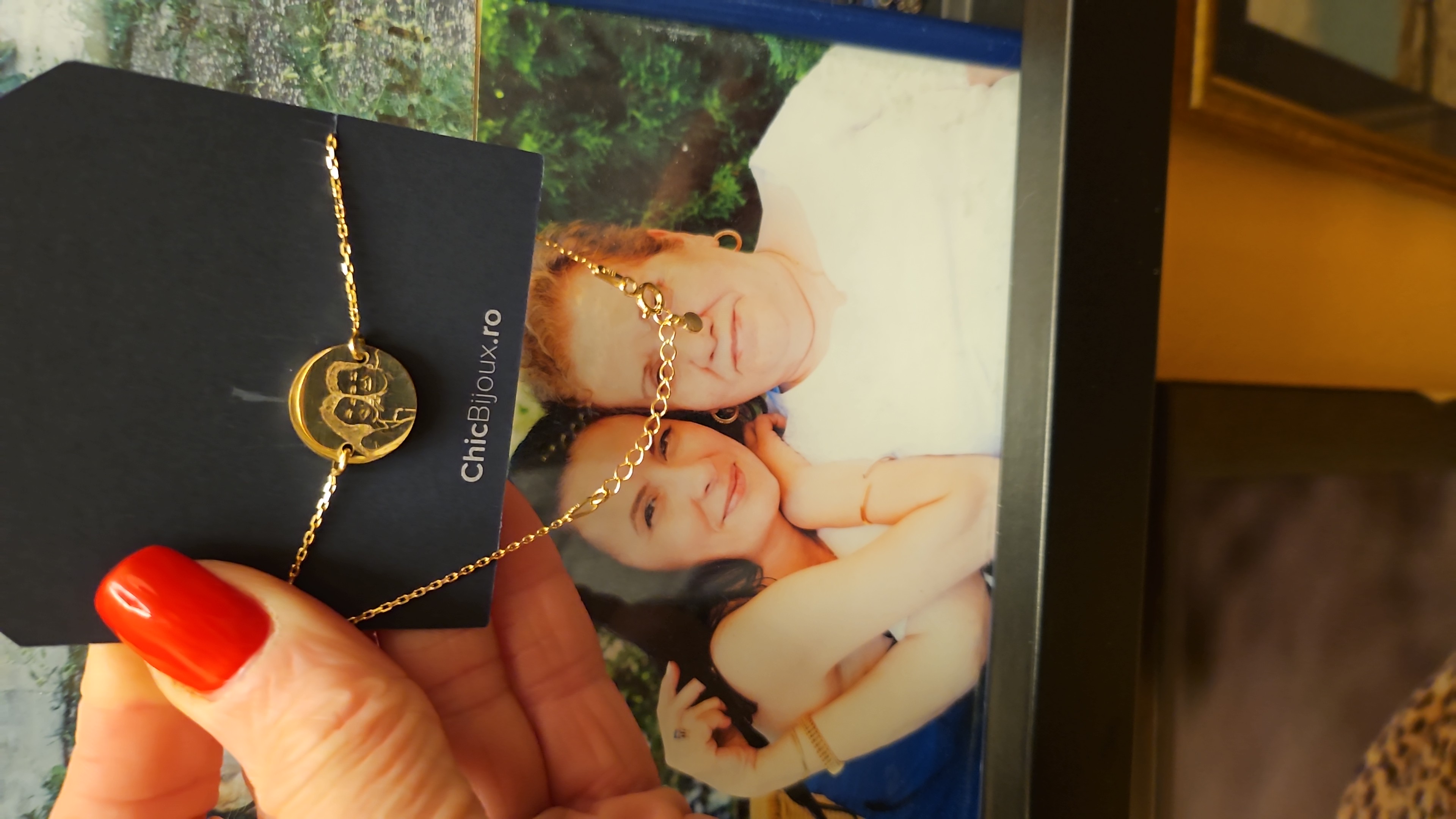 Recenzie Bratara personalizata cu poza - Amintiri clădite - Banut 15 mm cu lantisor - Argint 925 placat cu Aur Galben 18K - Ileana A.