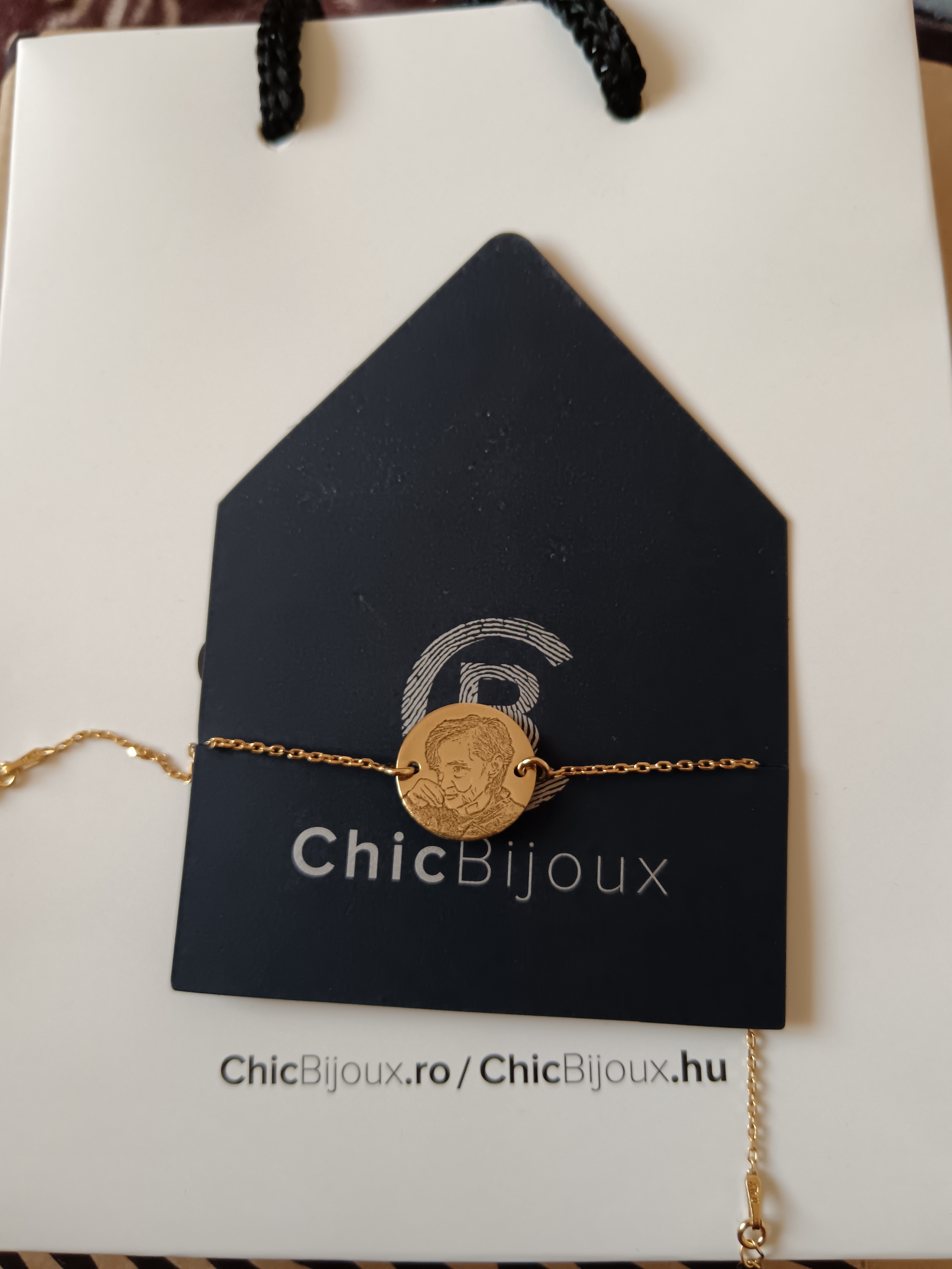 Recenzie Bratara personalizata cu poza - Amintiri clădite - Banut 15 mm cu lantisor - Argint 925 placat cu Aur Galben 18K - Mădălina M.