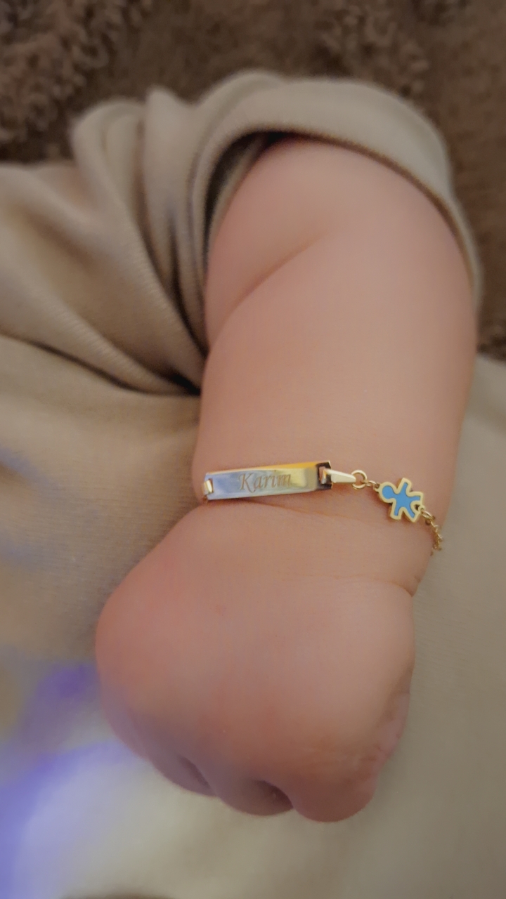 Recenzie Bratara bebe - Personalizata cu nume - Placuta cu baiat si lant gros - Aur Galben 9K si Blue Mother of Pearl - Daiana B.