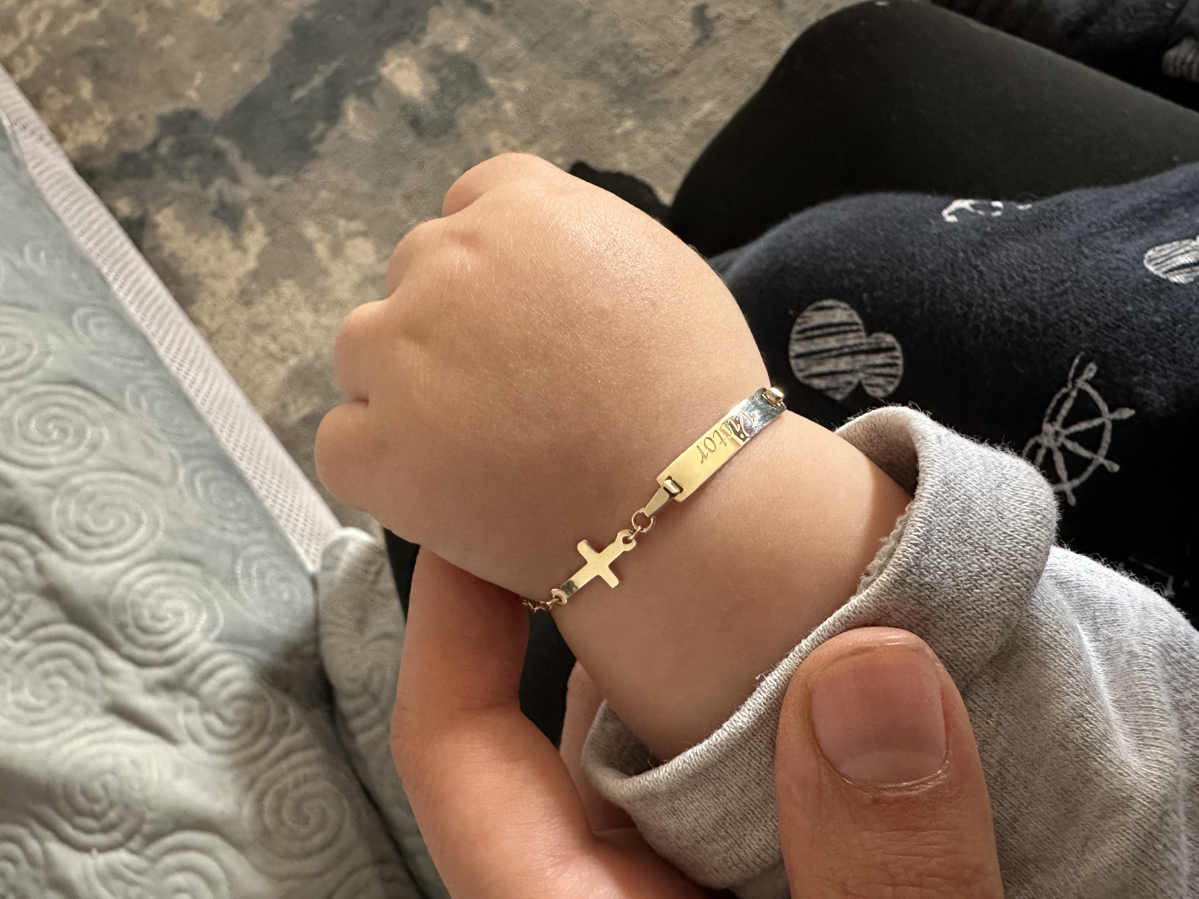 Recenzie Bratara bebe - Personalizata cu nume - Placuta cu cruciulita si lant gros - Aur Galben 9K - Ilisei G.