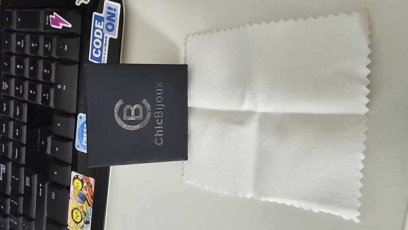 Recenzie Laveta Chic Bijoux pentru ingrijirea si  lustruirea bijuteriilor - Catalin Budecan