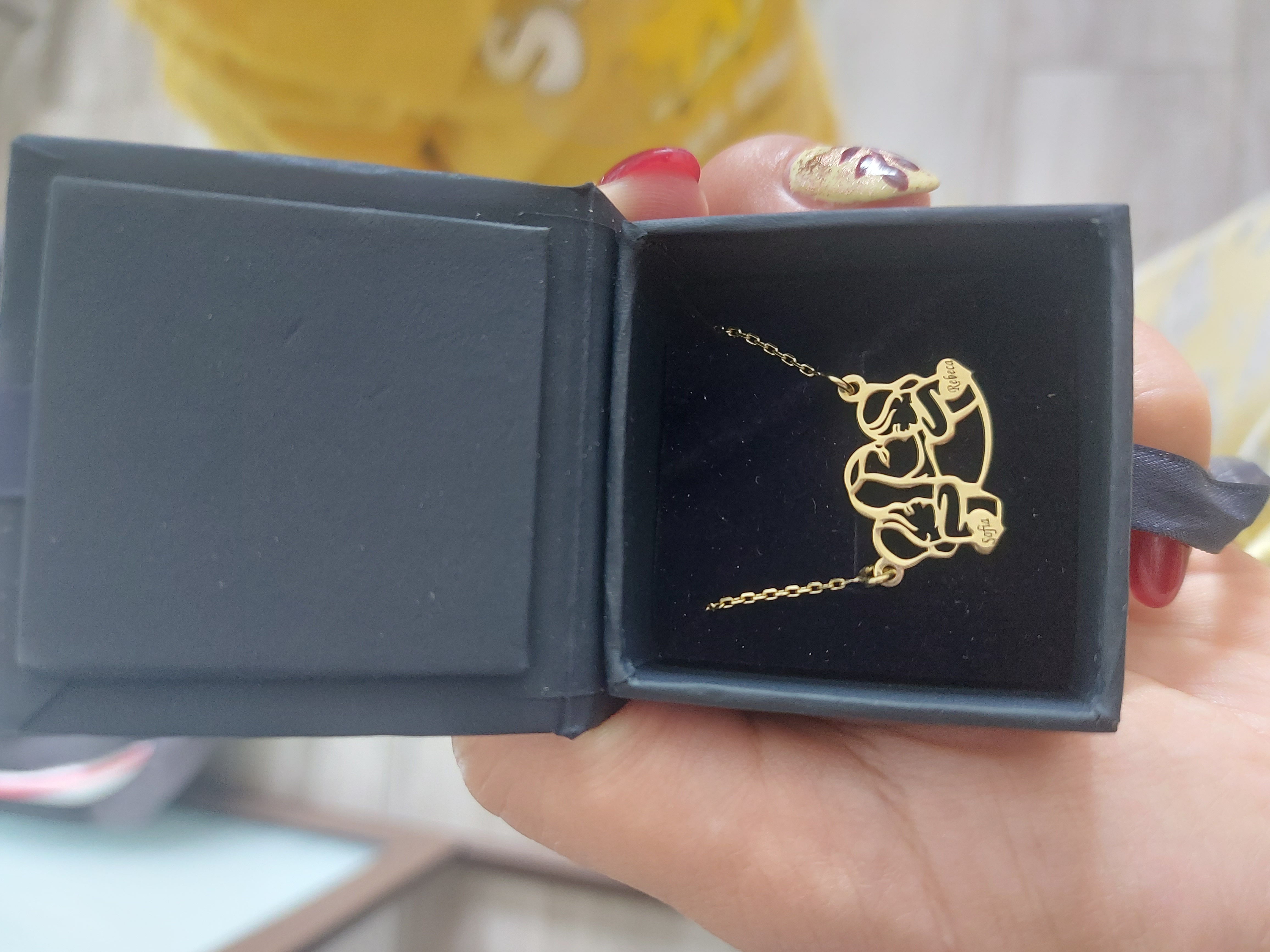 Recenzie Lantisor In inima mamei - Pandantiv Mama&Bebe si inima personalizata cu nume - Argint 925 placat cu Aur Galben 18K - Maria M.