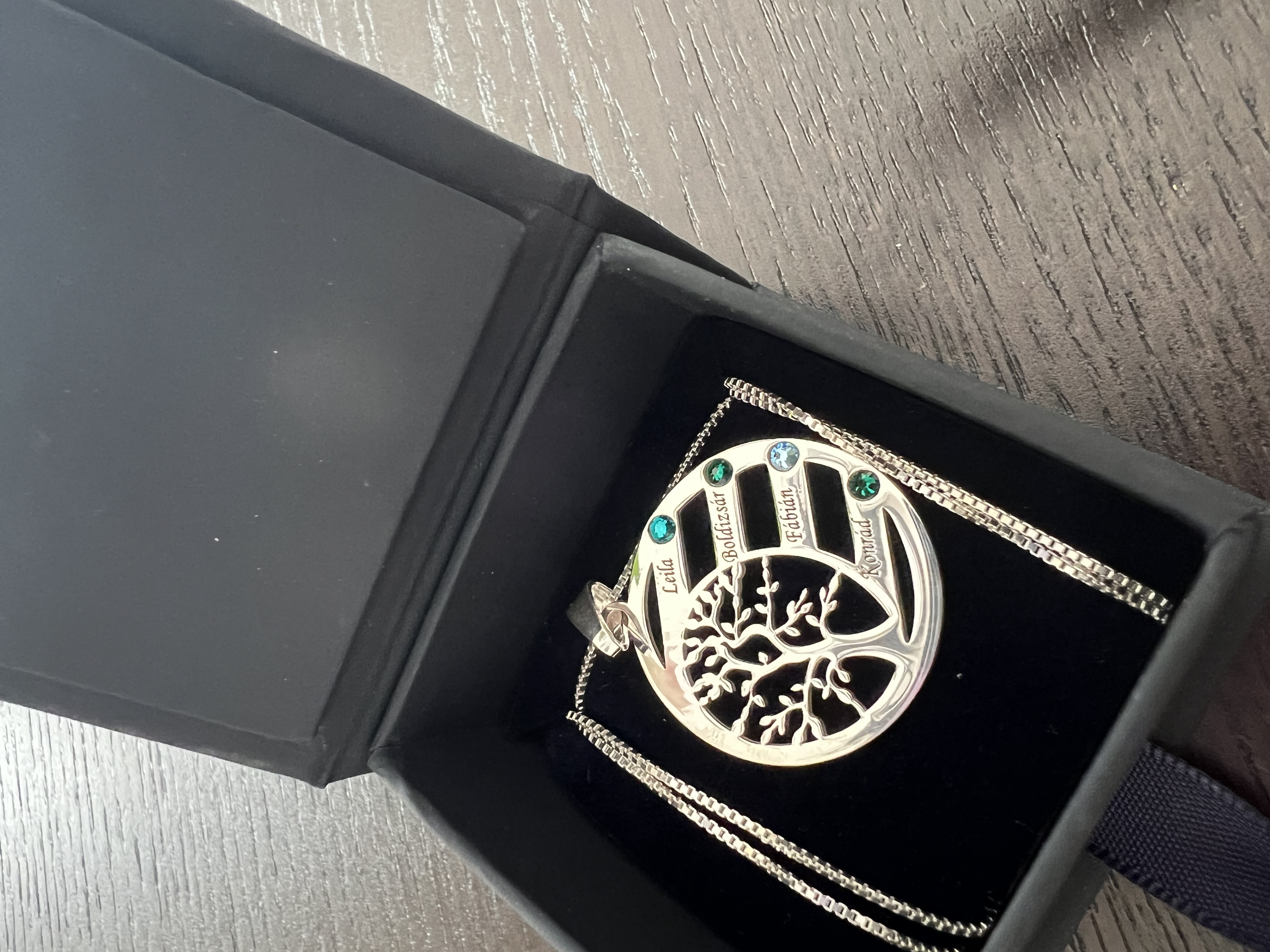 Recenzie Lantisor Copacul Vietii ARMONIE - Personalizat cu 4 Nume si Cristale Swarovski - Argint 925 - Anna