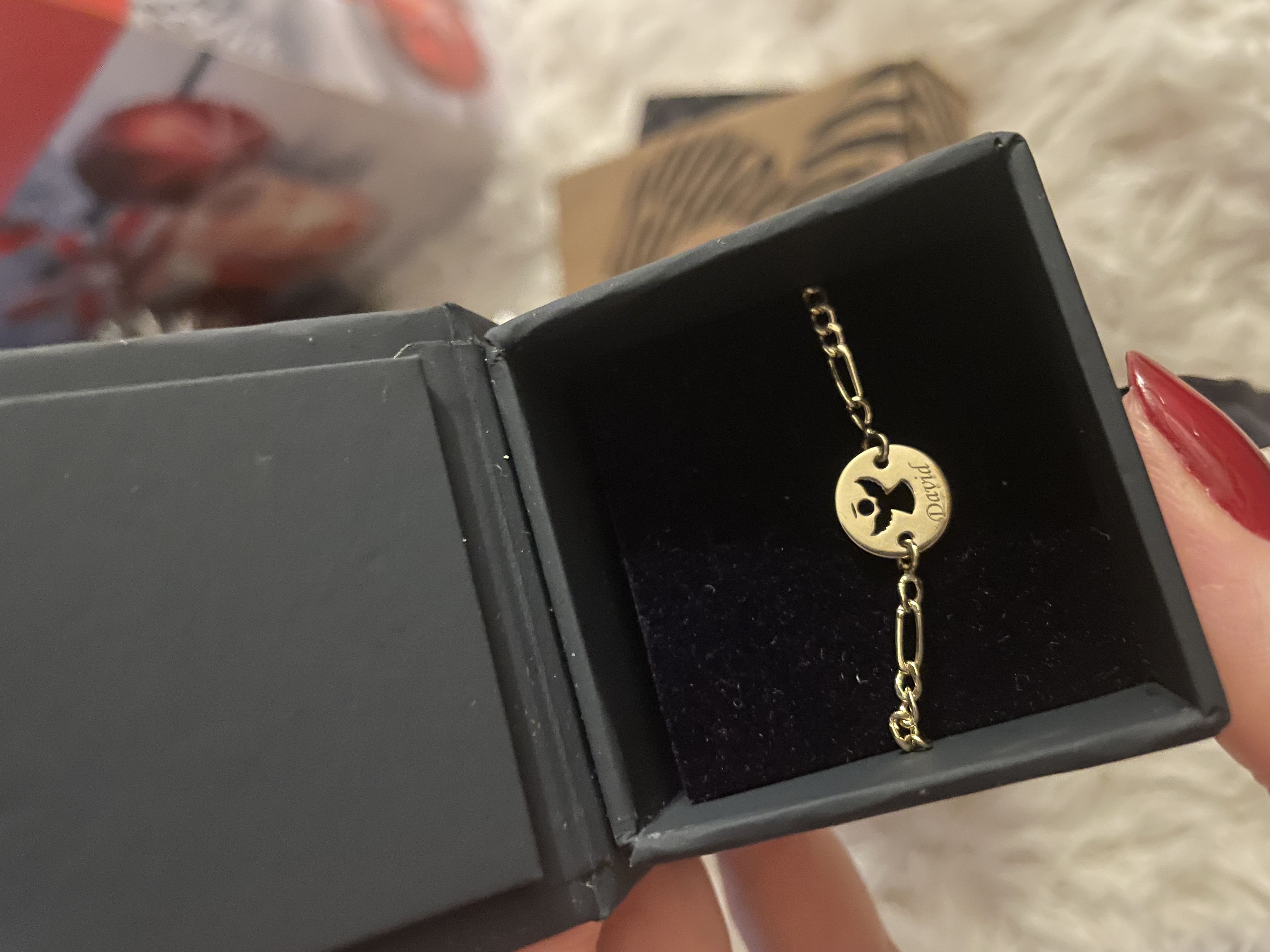 Recenzie Bratara personalizata - Banut 10 mm - Inger pazitor decupat cu aripi deschise - Aur Galben 14 K -  Cu lantisor fata/baiat - Alice S.