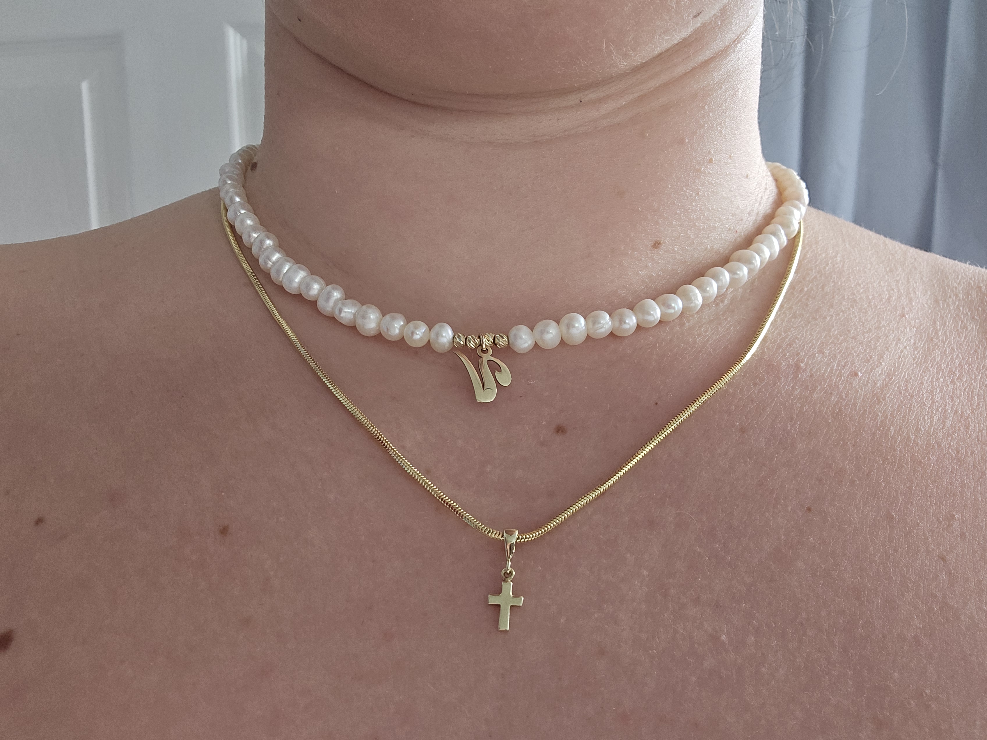 Recenzie Lantisor cu Perle - Initiala eleganta - Model sirag de perle si 4 bilute - Aur Galben 14K - Victorita Elena I.