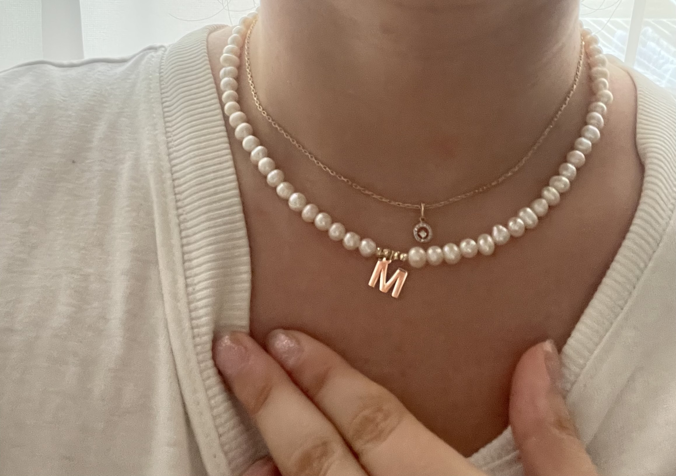 Recenzie Lantisor cu Perle - Initiala eleganta - Model sirag de perle si 4 bilute - Aur Galben 14K - Alexandra V.