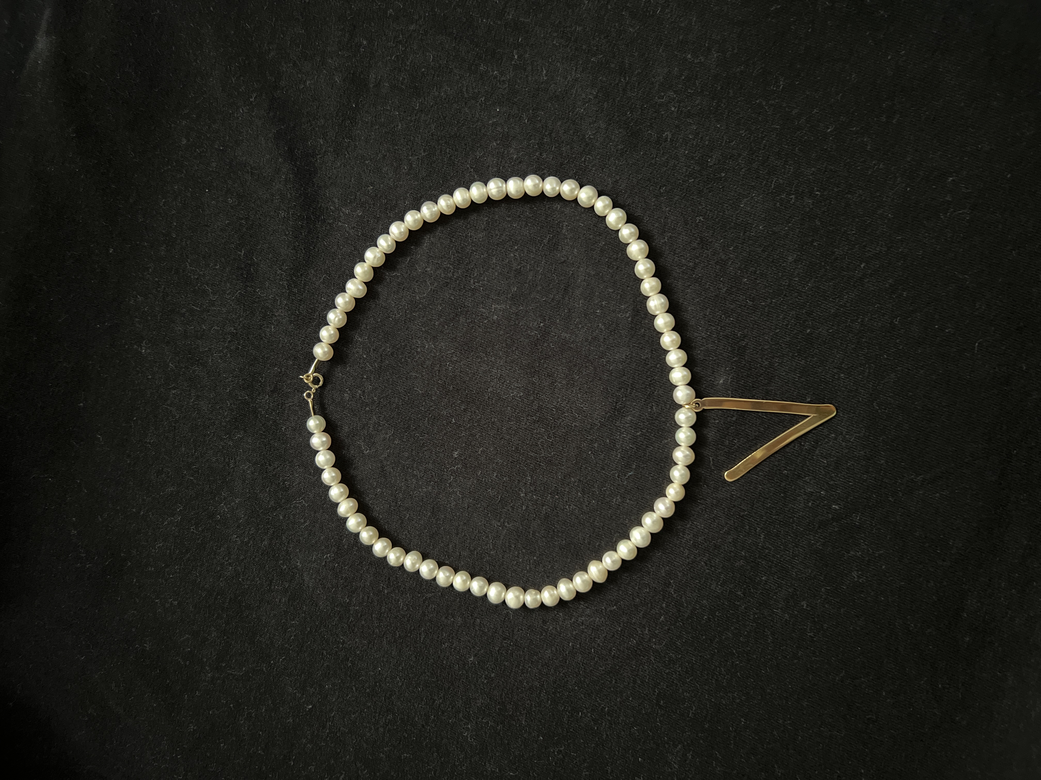 Recenzie Lantisor cu Perle - Majuscula imensa - Model sirag perle cu initiala mare - Argint 925 placat cu Aur Galben 18K - Ramona M.