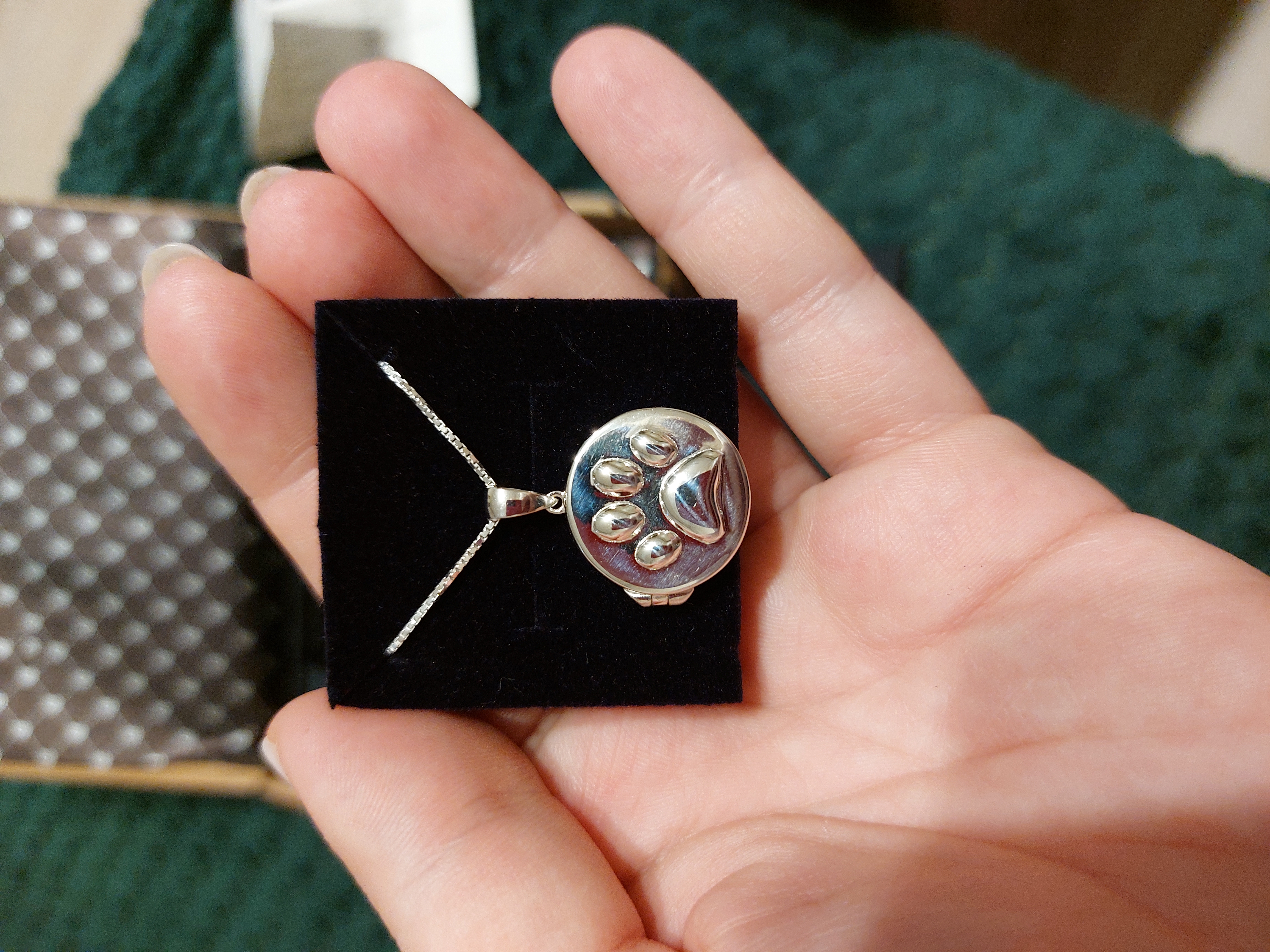 Recenzie Medalion Labuta iubita - Locket cu poze in interior - Argint 925 - Diana Mihaela T.