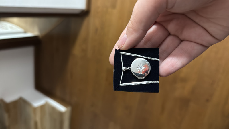 Recenzie Medalion Eterna stea - Locket cu poze in interior - Argint 925 si cristal Zirconia - Teodora Gîciu