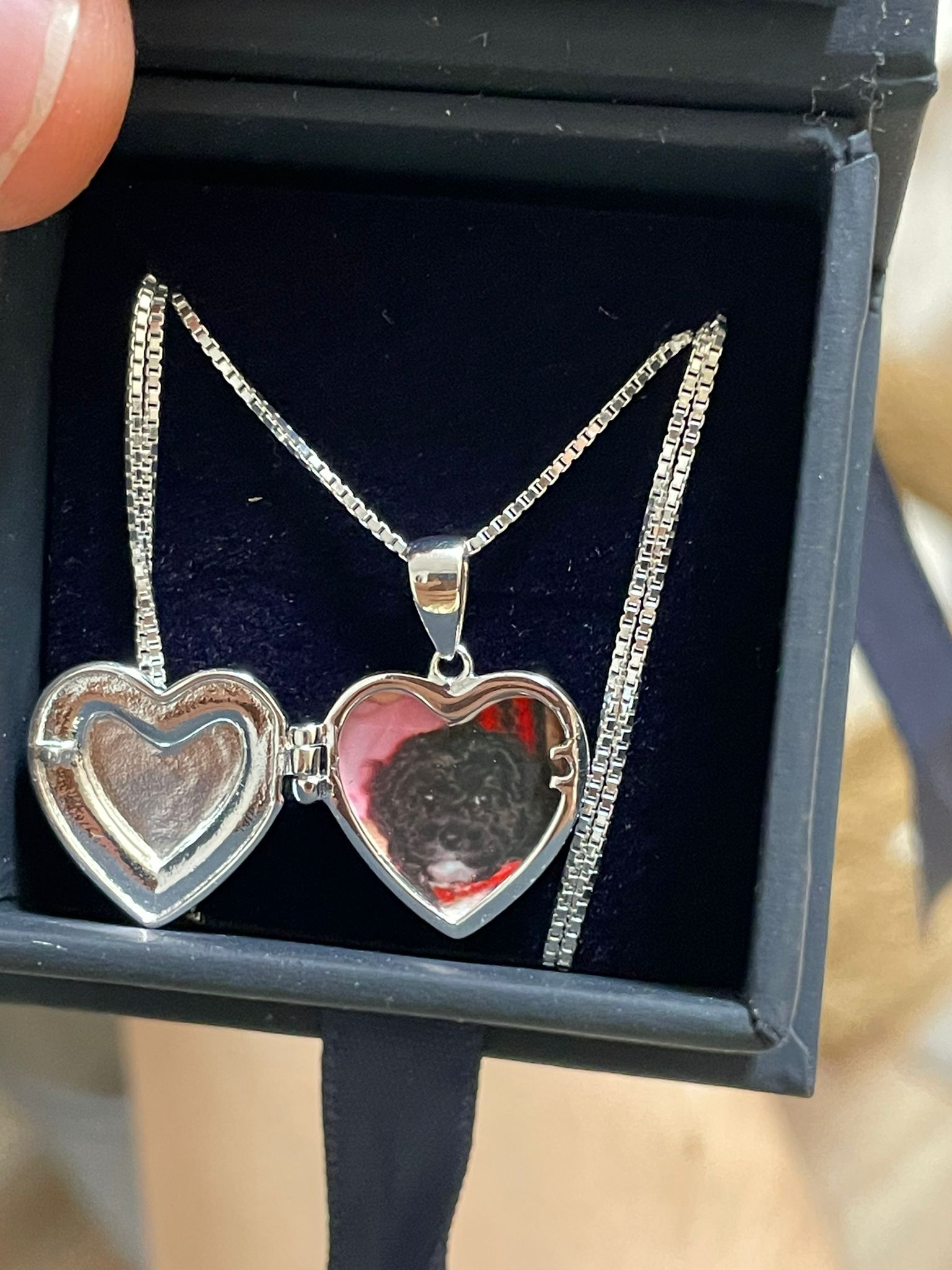 Recenzie Medalion Amintiri in inima - Locket cu poze in interior - Argint 925 si email rosu - Bilghe S.
